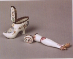 Tabacchiere a forma di scarpe e gambe femminili